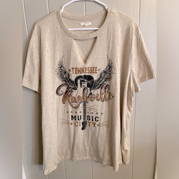 👚(bundle 4 items w/👚for $16) Tennessee T-shirt by Maurice’s - Picture 1 of 11